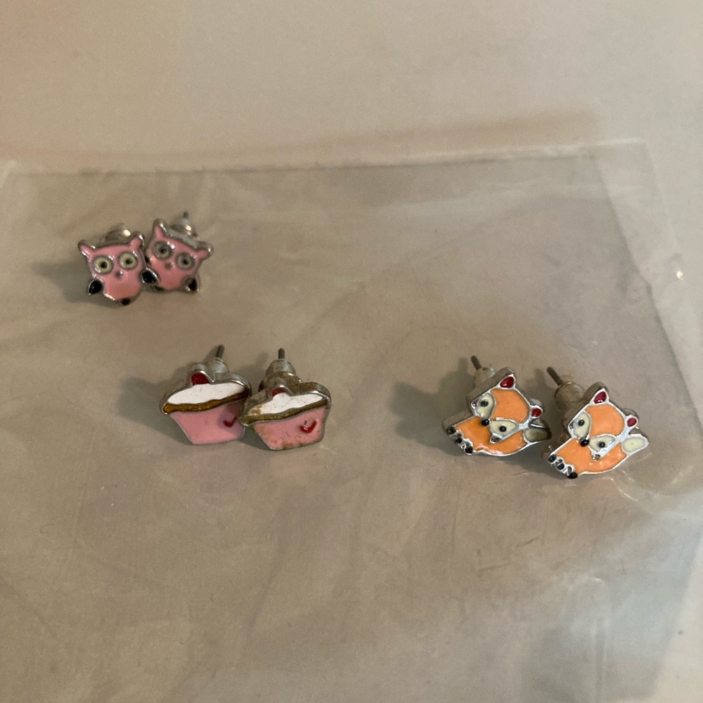 Girls earrings set FREE w/10$ purchase